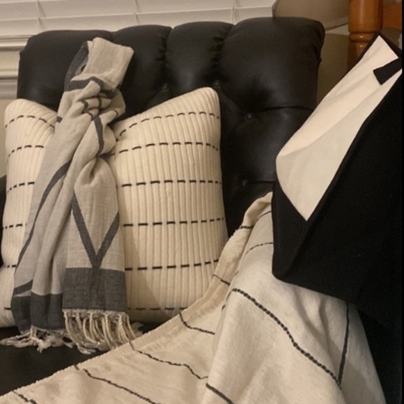 Comfort Set Pillow, Throw & Wrap Natural Black Woven Cashmere Blend Fabulous Set - Picture 10 of 15